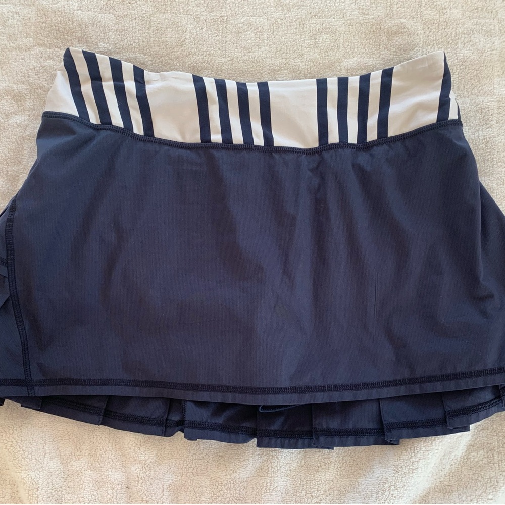 Lulu Lemon - Pace Setter Skort  size 4. Navy with white striped waistband